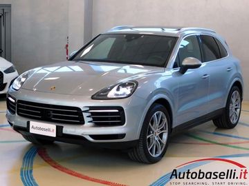 Porsche Cayenne - 1