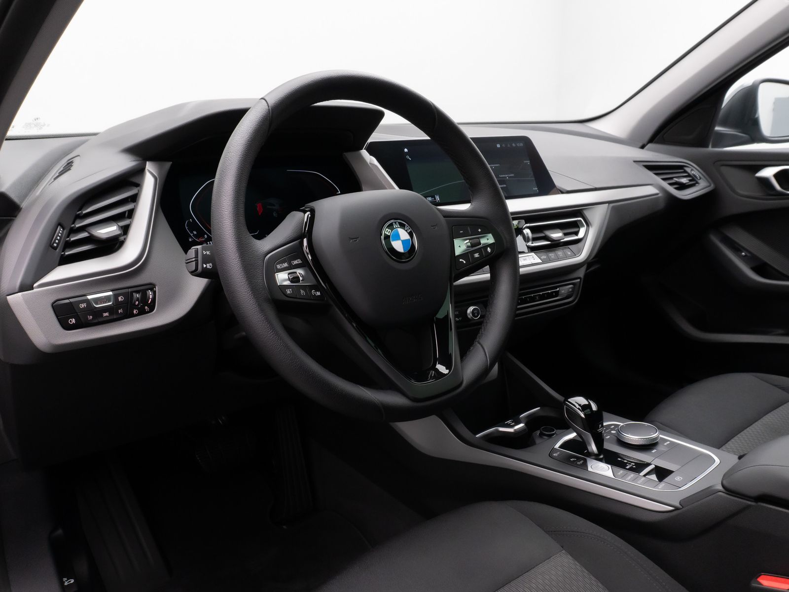 Fahrzeugabbildung BMW 120i Panorama Kamera HUD HiFi DAB LED 17Zoll