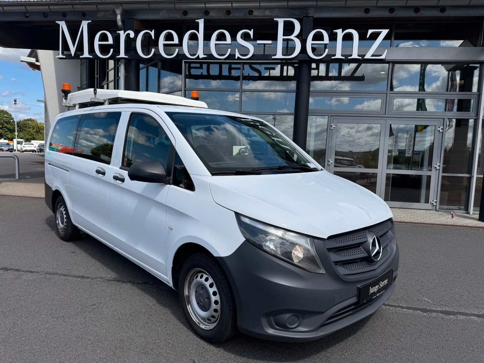 Fahrzeugabbildung Mercedes-Benz Vito 111 CDI Tourer Begleitfahrzeug BF3+ / WVZ