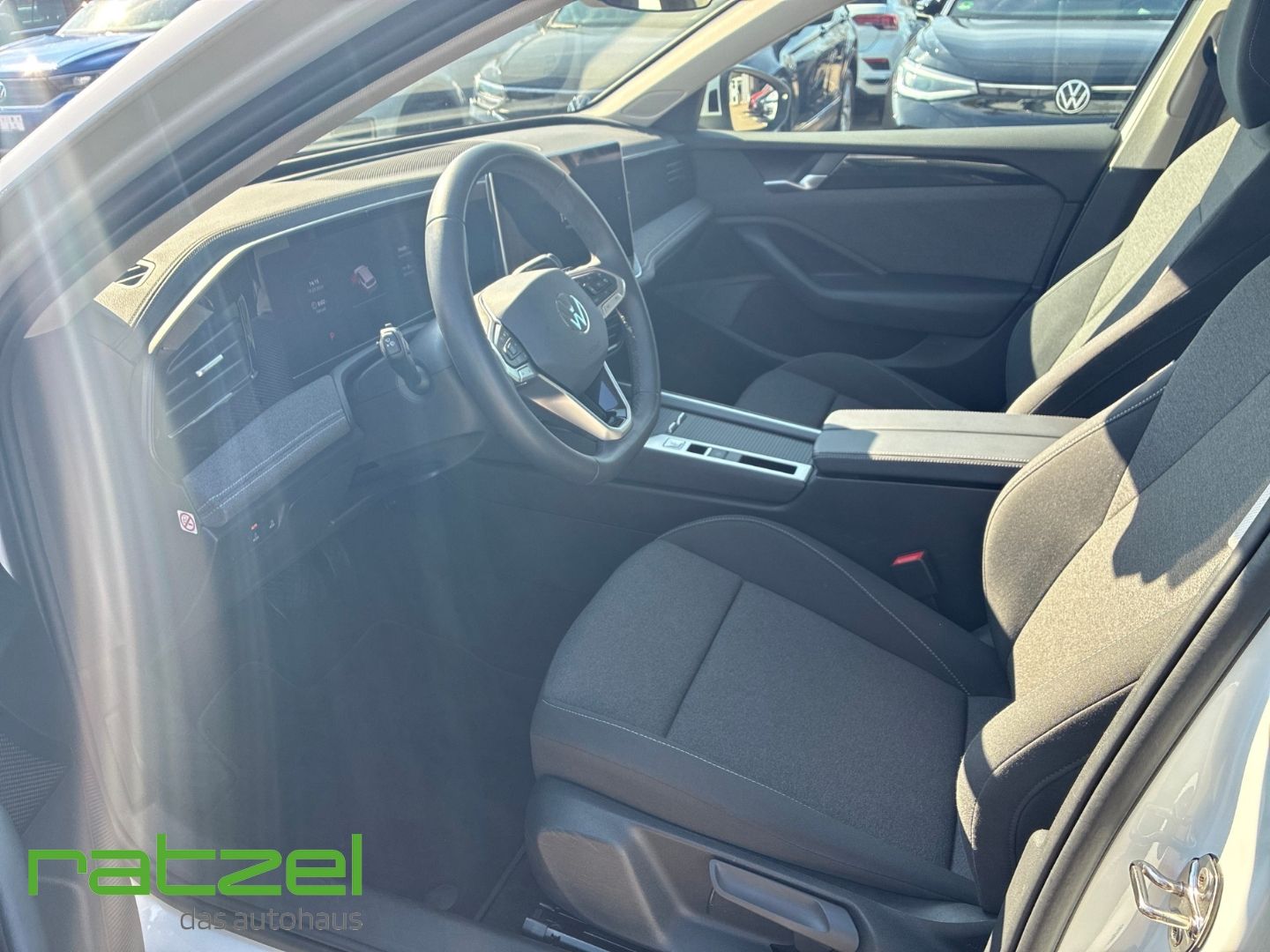 Fahrzeugabbildung Volkswagen Passat Variant 1.5 eTSI DSG Navi Digitales Cockp