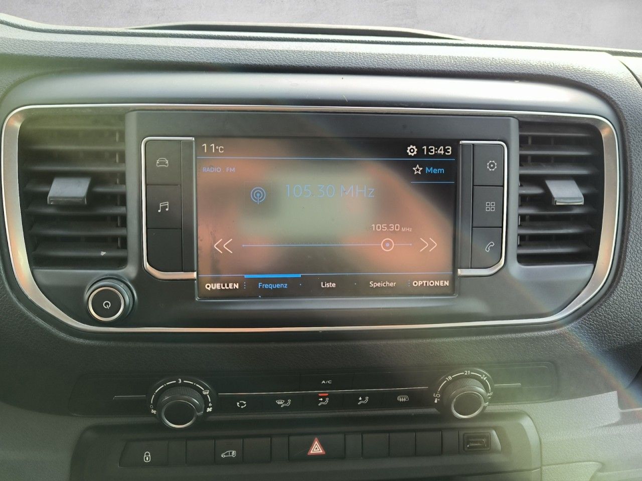 Fahrzeugabbildung Peugeot Expert Kasten Premium L2 / M - AHK uvm.