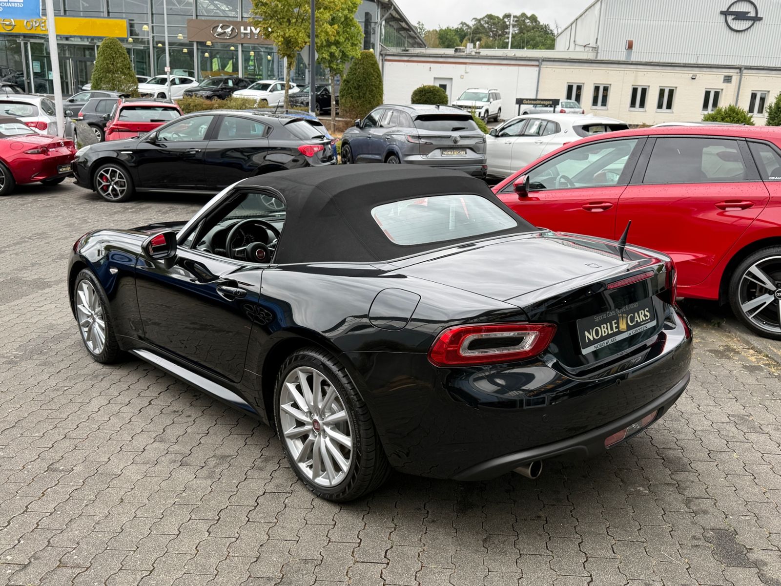 Fahrzeugabbildung Fiat 124 Spider Lusso KAM LED NAVI
