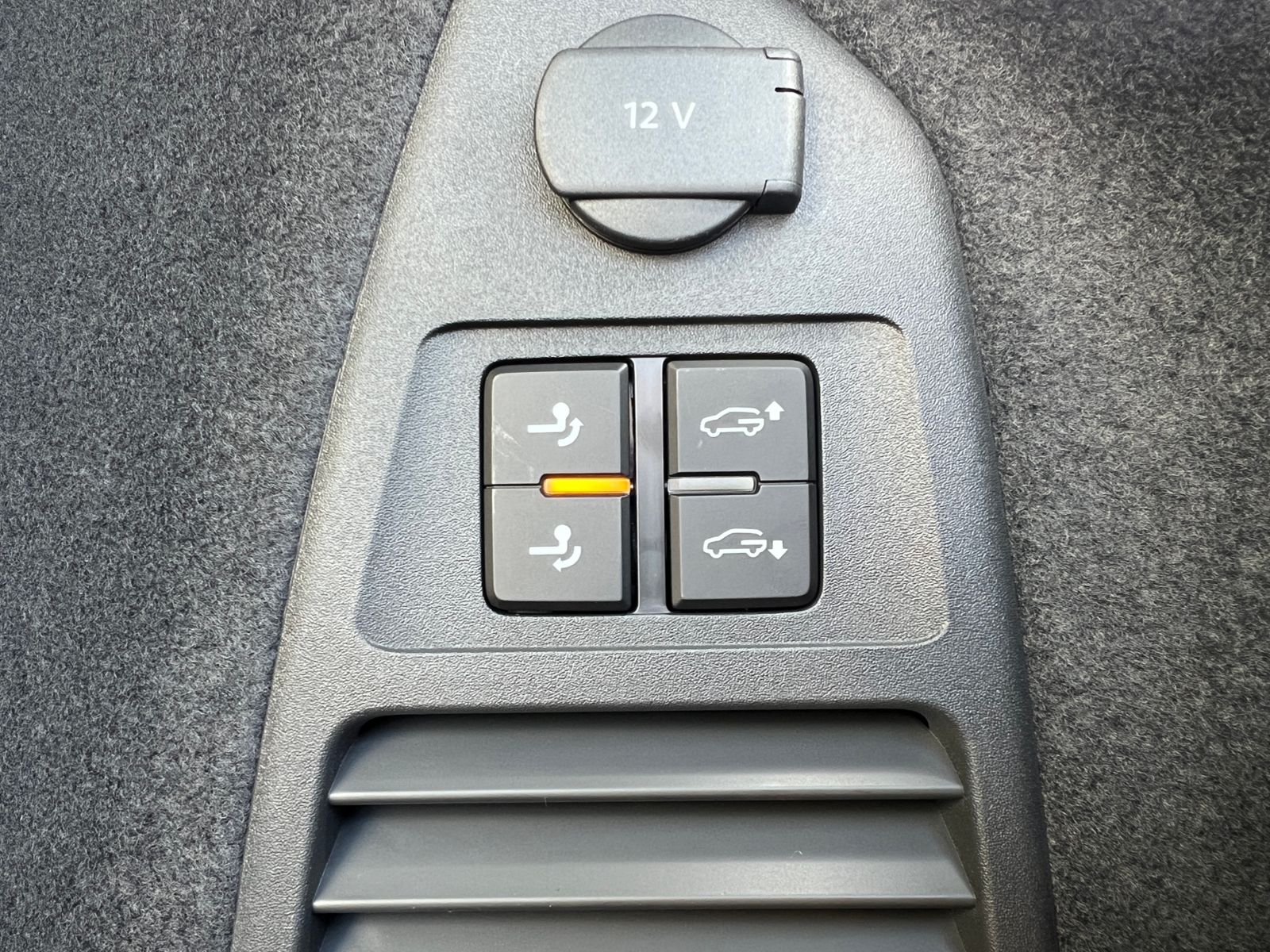 Fahrzeugabbildung Volkswagen Touareg R-Line FINAL EDITION V6 TDI SCR 4MOTION