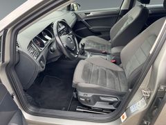 Fahrzeugabbildung Volkswagen Golf VII Comfortl. - Navi*Sitzhzg*ACC*PDC*2xKlim