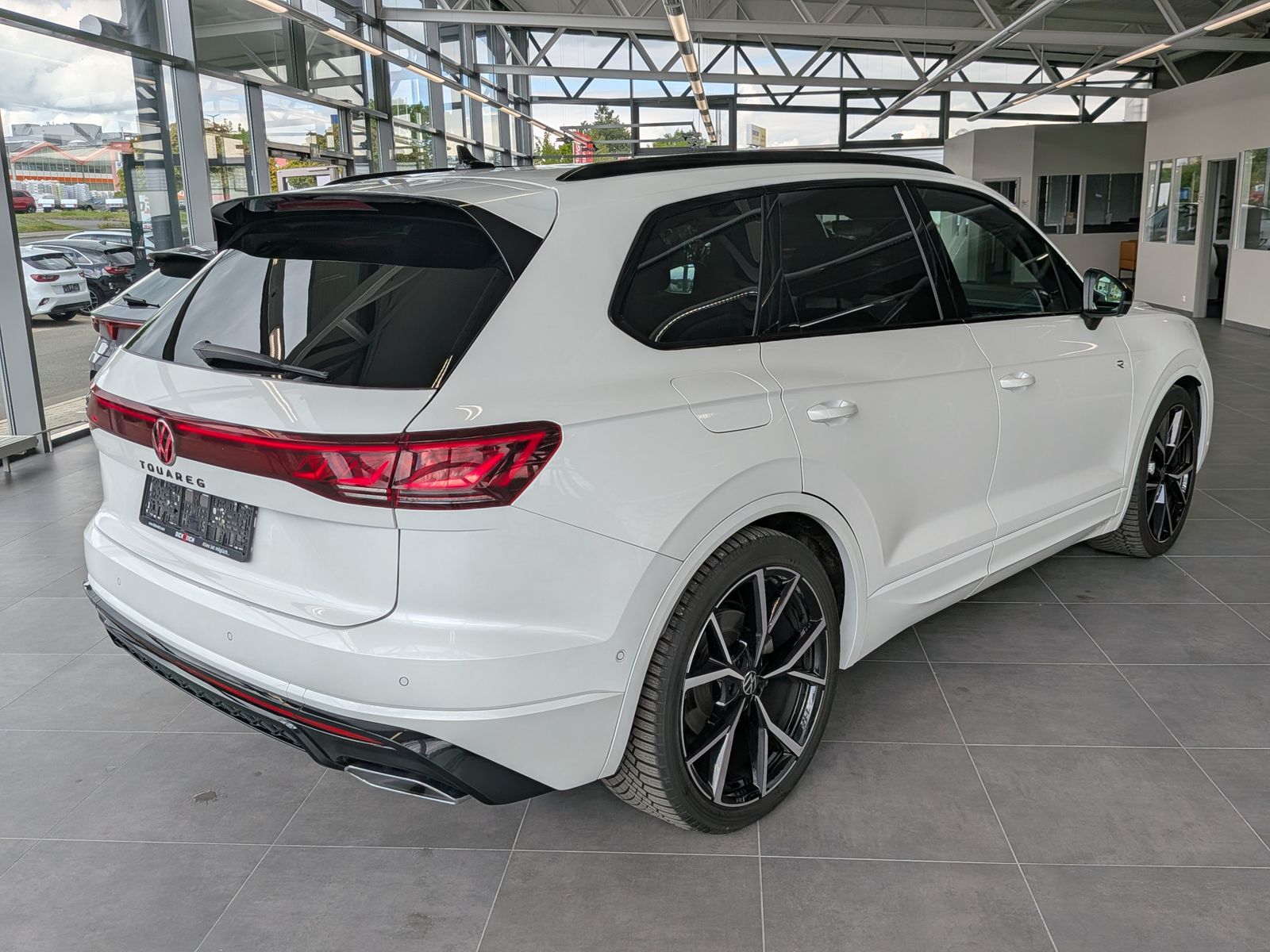 Fahrzeugabbildung Volkswagen Touareg 3.0TDI 4M R-Line VOLL Black 22" UPE 114T