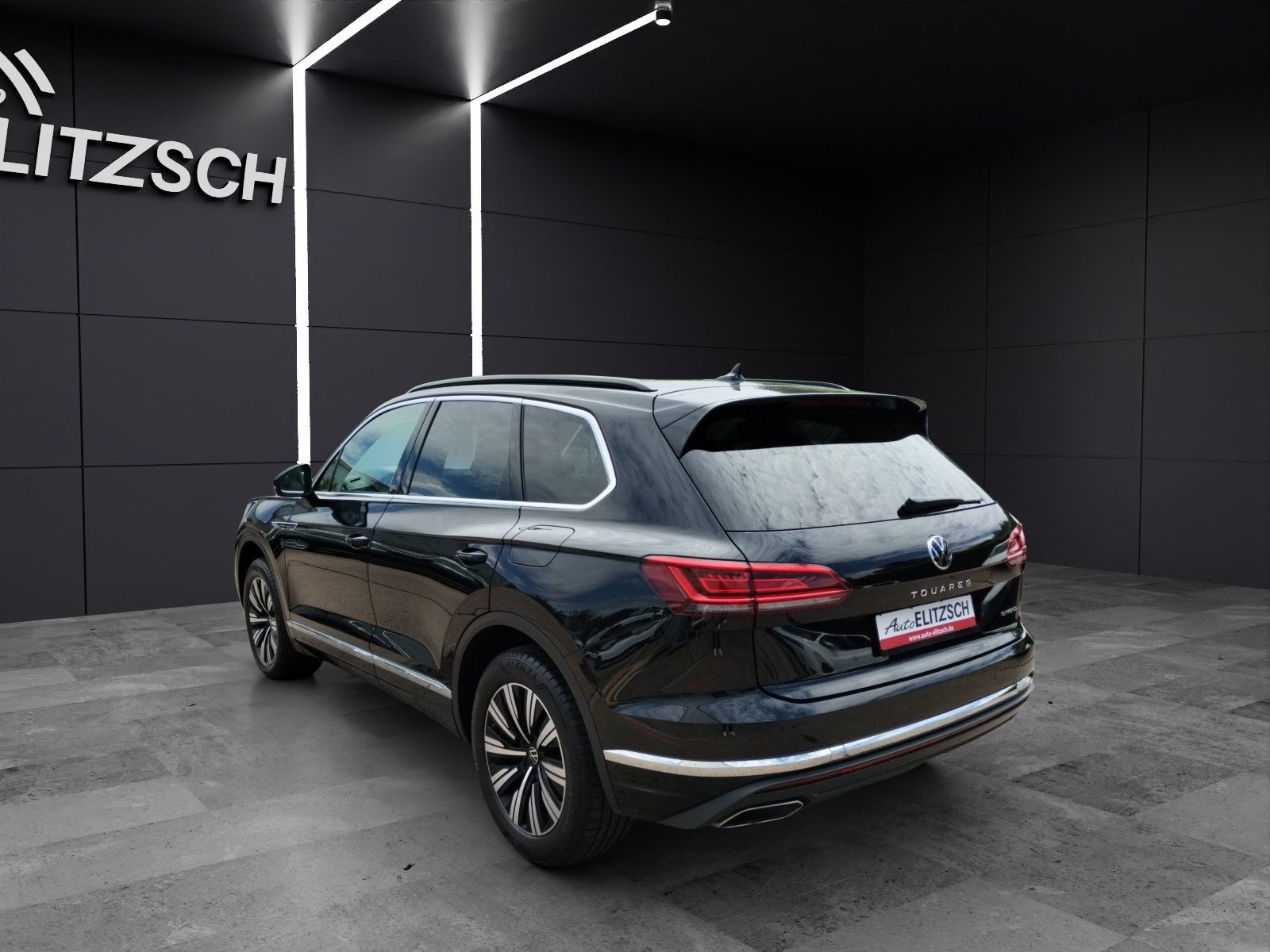 Fahrzeugabbildung Volkswagen Touareg Elegance 4M eHybrid LED PANO AHK SHZ PDC