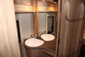 HYMER ERIBA HYMERCAR Feeling 425 SCHLAFDACH AUTARK