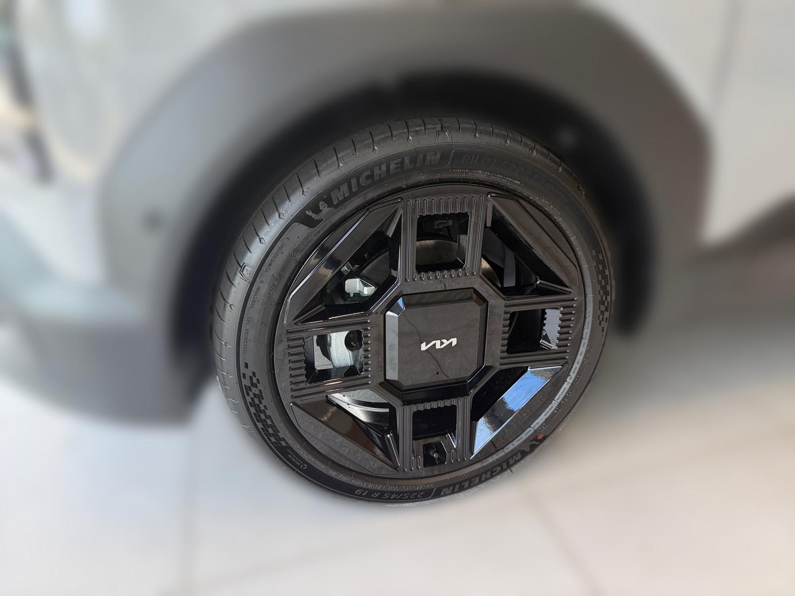 Kia EV2 61 5S BLACK 22AC DWP COM GD STY