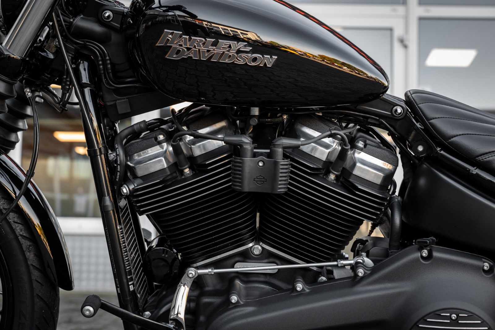 Fahrzeugabbildung Harley-Davidson FXBB STREET BOB Softail  - JEKILL&HYDE