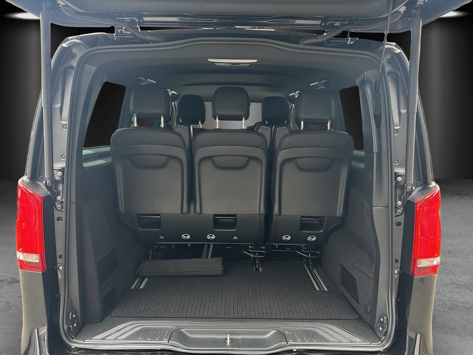 Fahrzeugabbildung Mercedes-Benz V 250 d 4M L 7-Sitze GSD Standhzg ILS Sport AHK