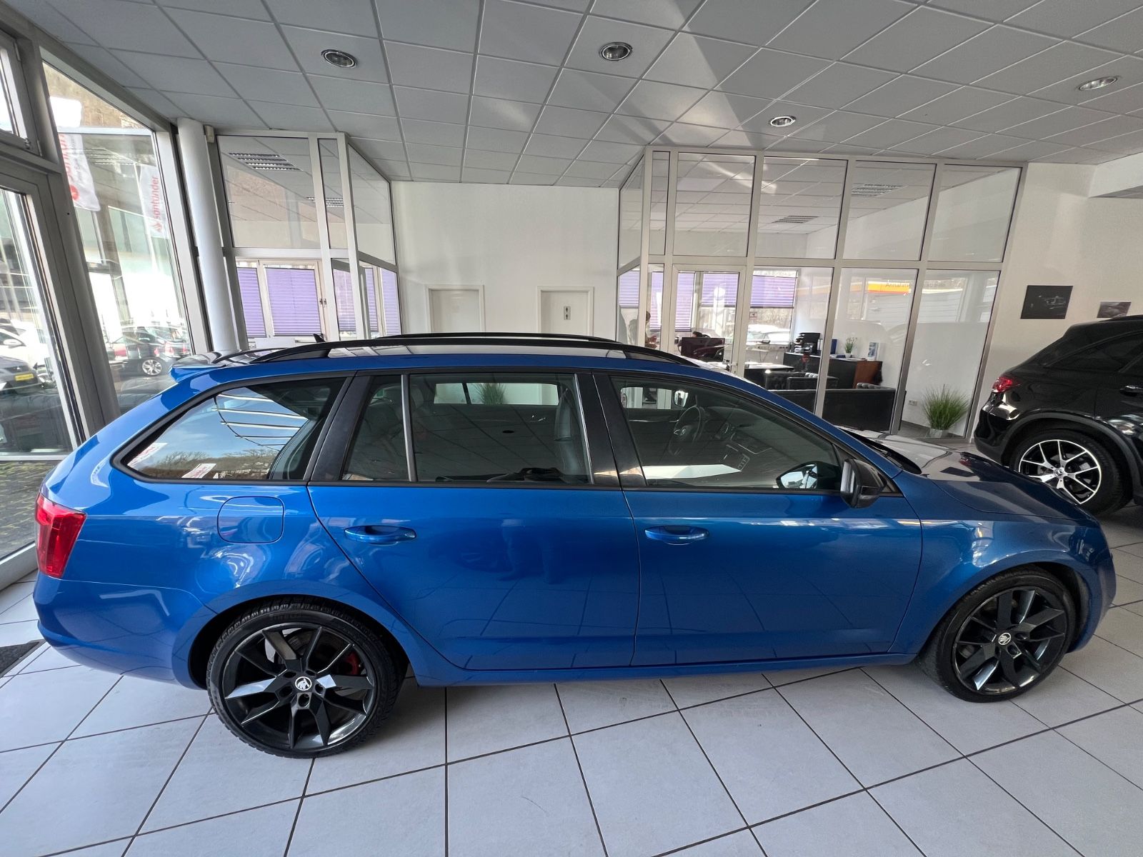Fahrzeugabbildung SKODA Octavia Combi RS *RECARO*NAVI*