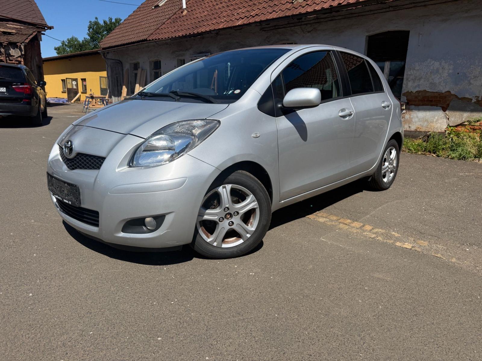 Toyota Yaris 1.3 VVT-i Edition*Keyless*PDC*Klima