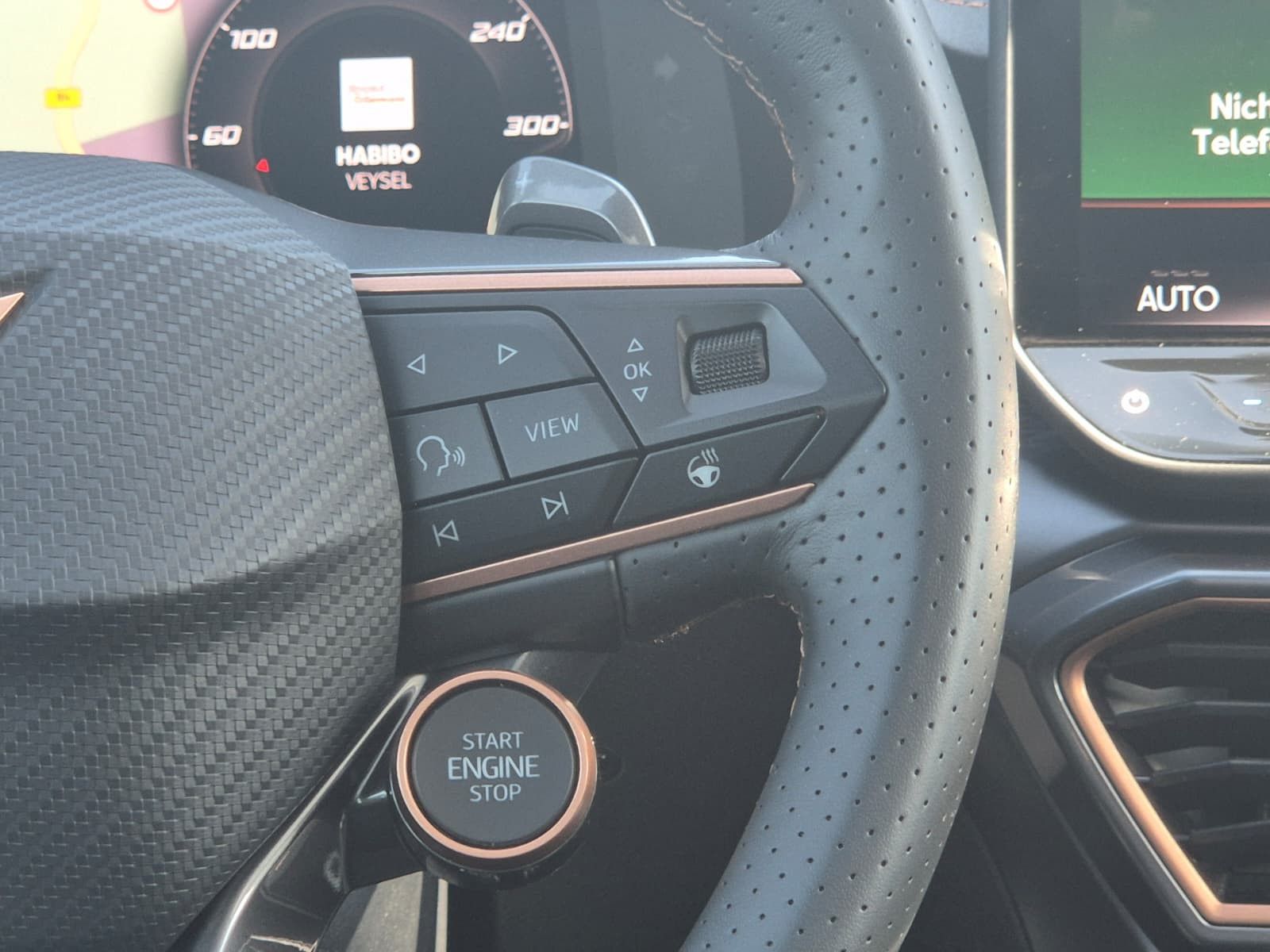 Fahrzeugabbildung CUPRA Leon 1.5 eTSI PANO*DCC*MATRIX*DINAMICA*AHK*5JG.