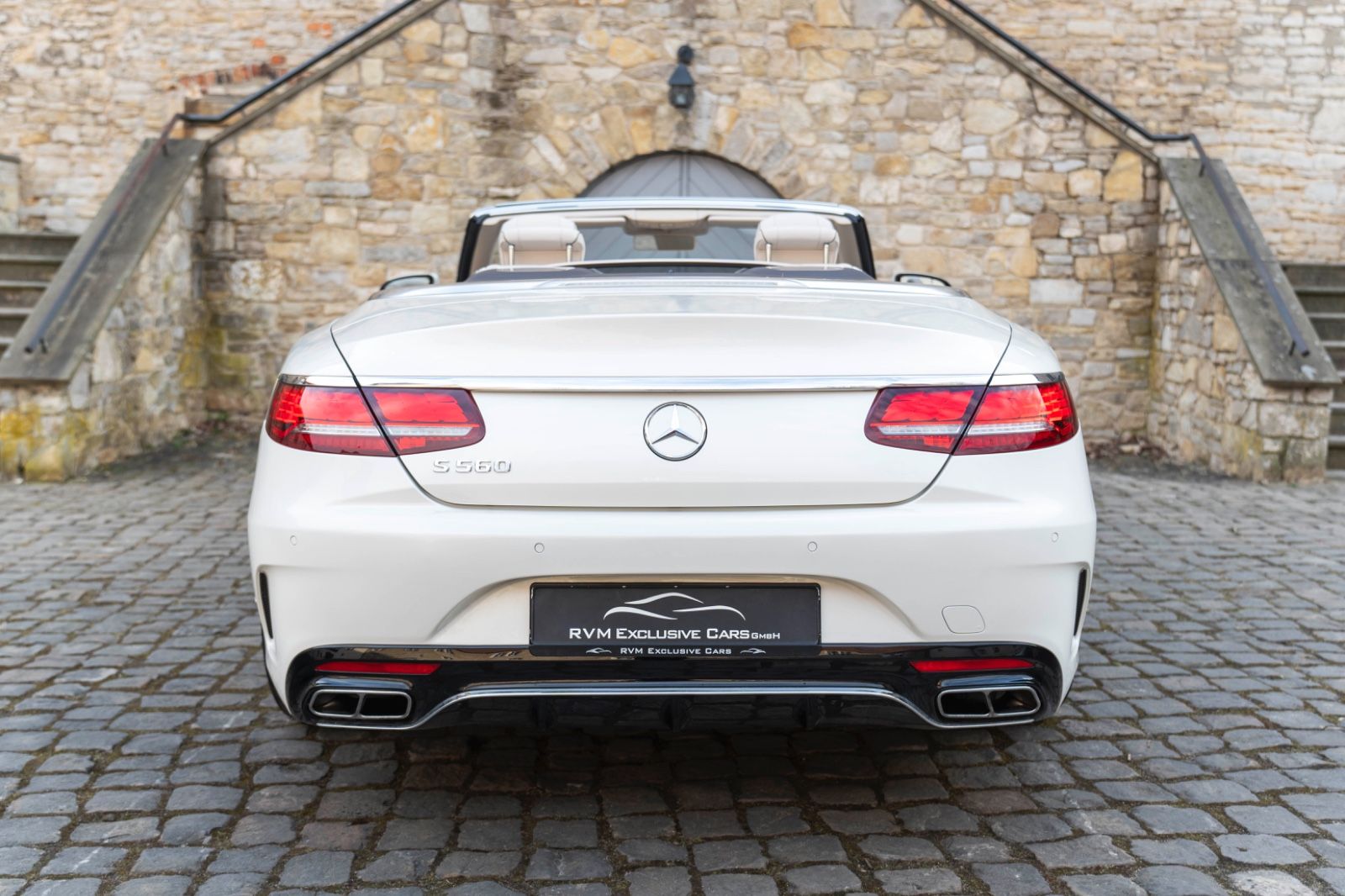 Fahrzeugabbildung Mercedes-Benz S 560 Cabriolet Burmester 360° LED ACC Massage