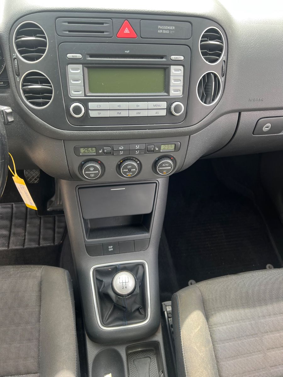 Fahrzeugabbildung Volkswagen Golf Plus V 1.6 Tour * 1.HAND *