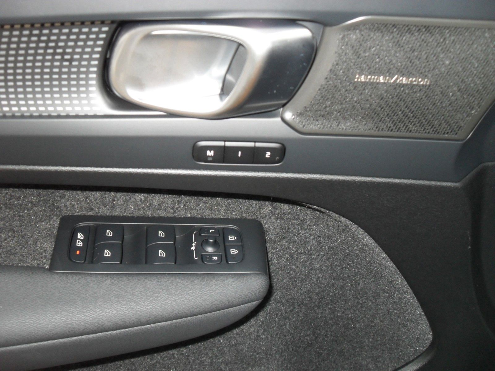 Fahrzeugabbildung Volvo XC40 B4 Plus Black Edition | 360° | Pamora.