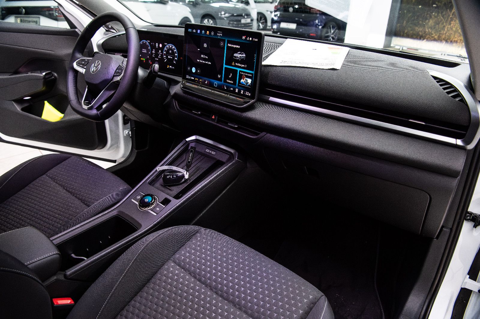 Fahrzeugabbildung Volkswagen T-Roc New Model Life 1.5l TSI DSG ACC APP Kamera