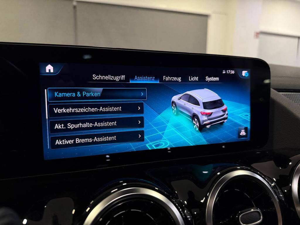 Mercedes-Benz GLA 220