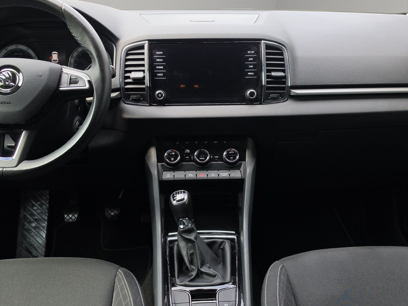 Fahrzeugabbildung SKODA Karoq Ambition Apple CarPlay