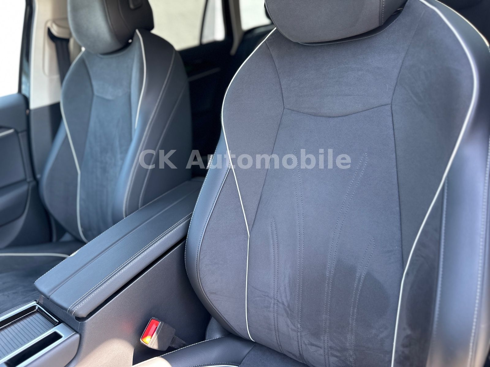 Fahrzeugabbildung Volkswagen Passat Variant 2.0 TDI Elegance/Kamera/ACC/LED