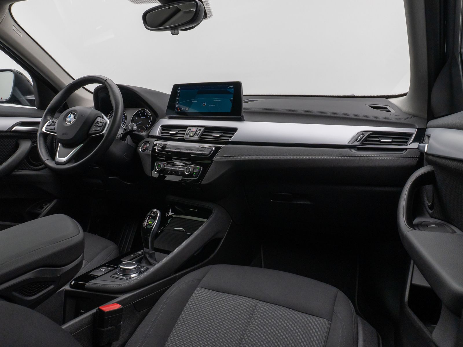 Fahrzeugabbildung BMW X2 sD20d Panorama NaviPlus HUD DAB HiFi Alarm