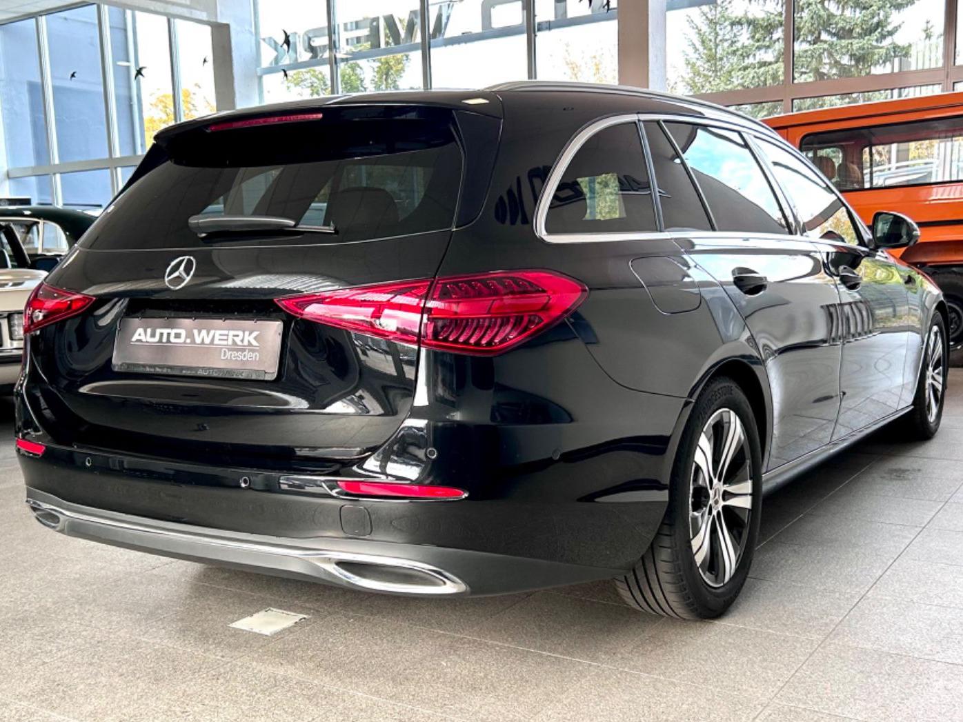 Mercedes-Benz C 300 T 4M*BURMESTER*HEAD-UP*DISTRONIC*STANDH.