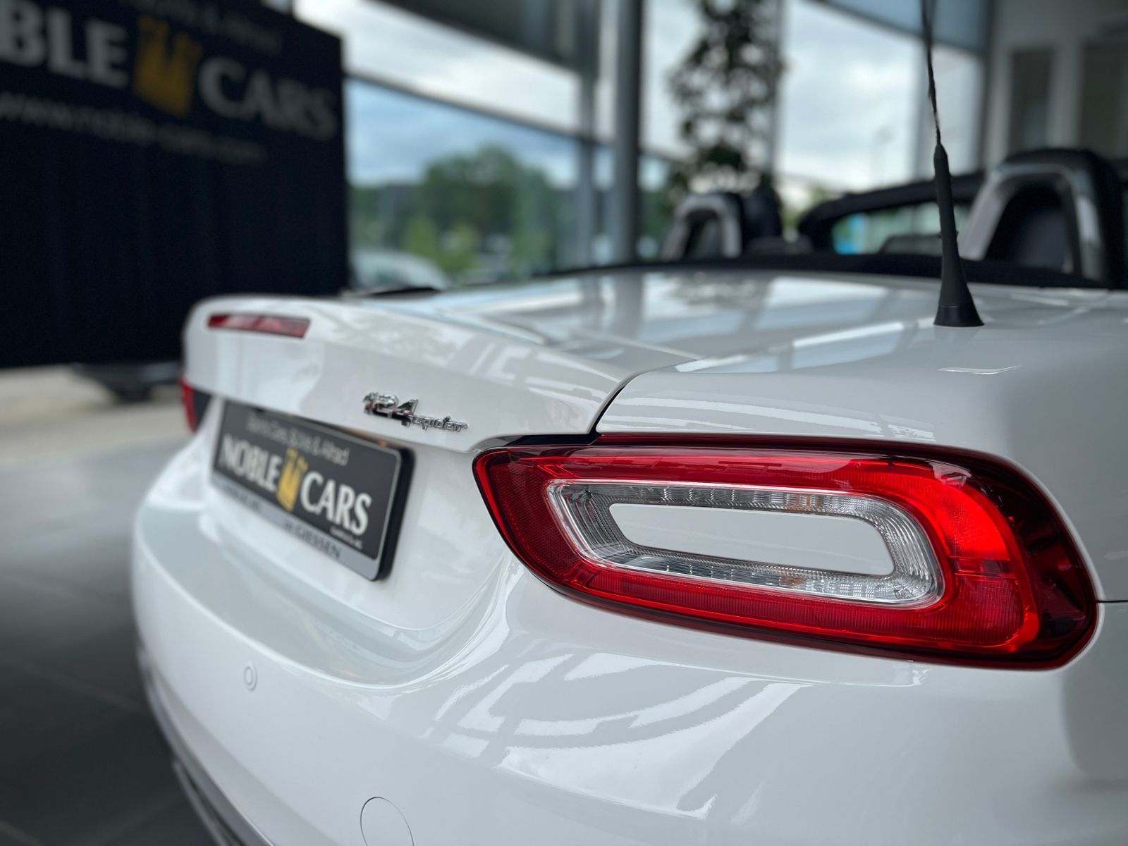 Fahrzeugabbildung Abarth 124 Spider Turismo LED DAB LEDER NAV SHZ