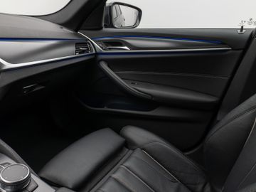 Fahrzeugabbildung BMW 520d M Sport Kamera DAB HiFi Stop&Go Komfort