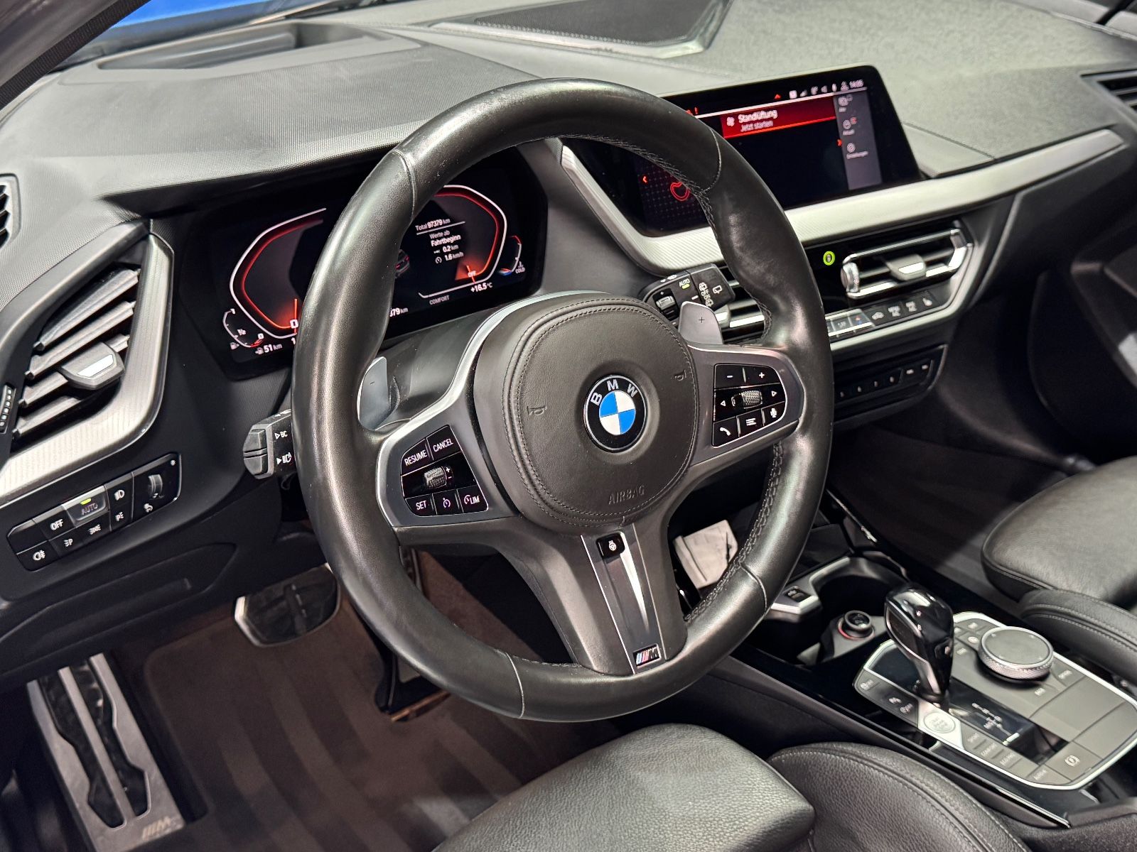 Fahrzeugabbildung BMW M135 i xDrive|H/K|NAVI|ACC|HEAD-UP|SPORTSITZE|