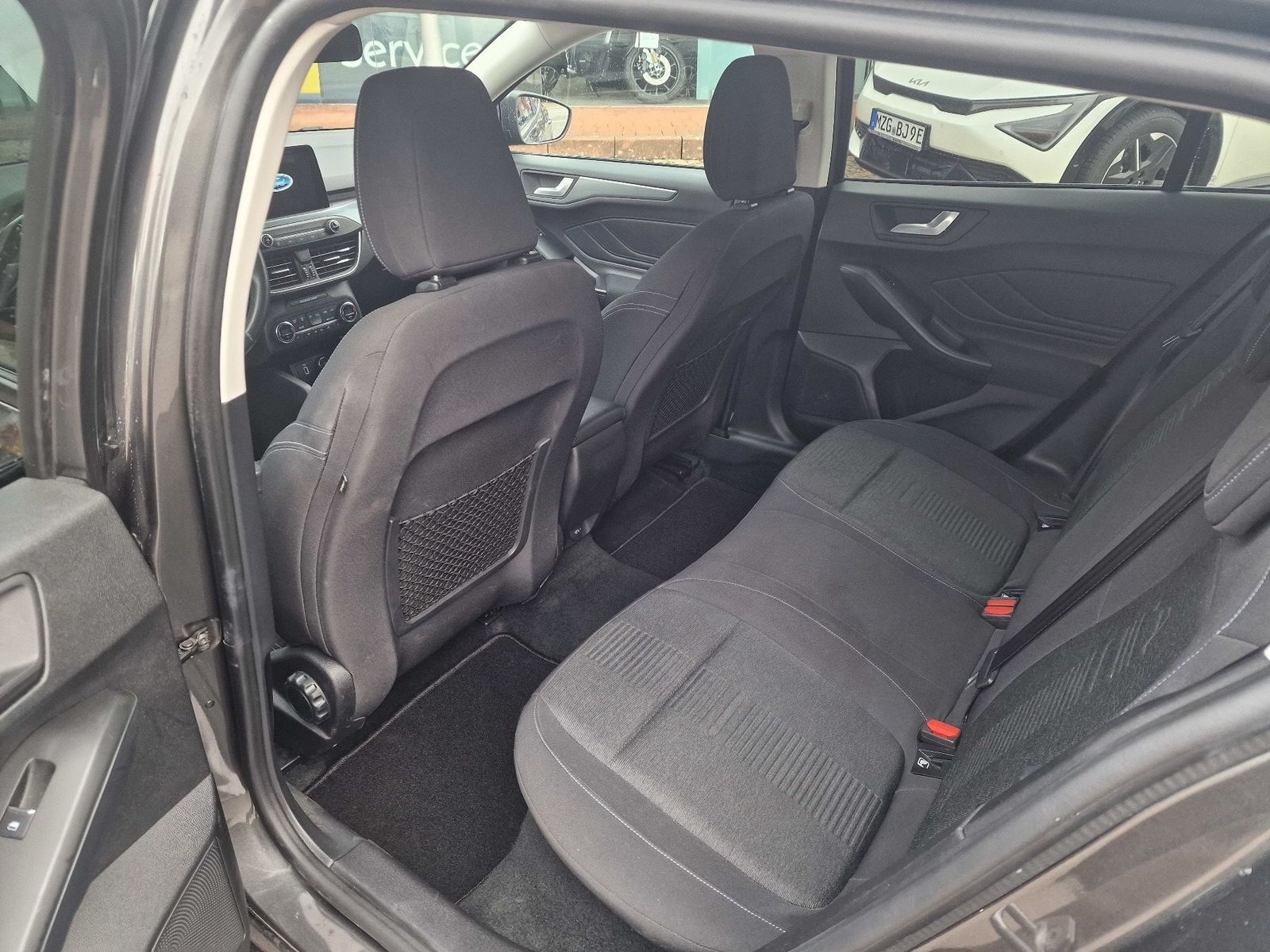 Fahrzeugabbildung Ford Focus Turnier Active, Winter+Komfort+Designpaket