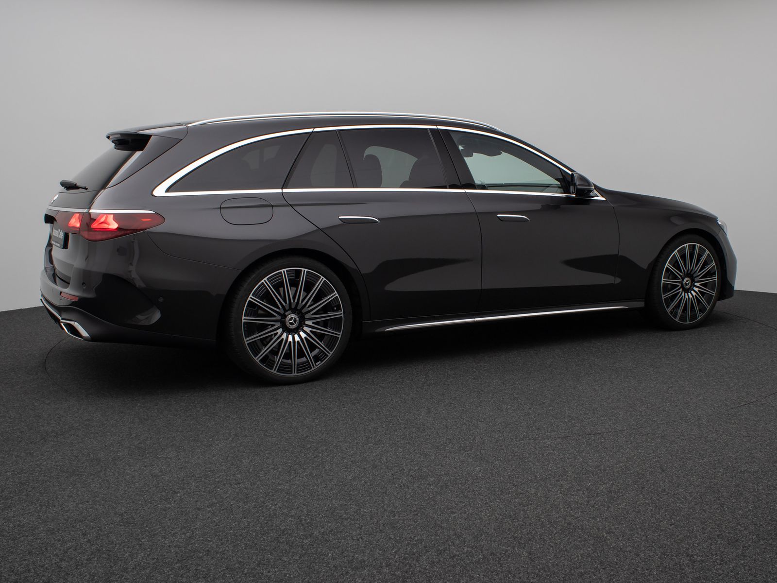 Fahrzeugabbildung Mercedes-Benz E 450d 4Matic AMG Line Advanced+ Pano 360°21Zoll