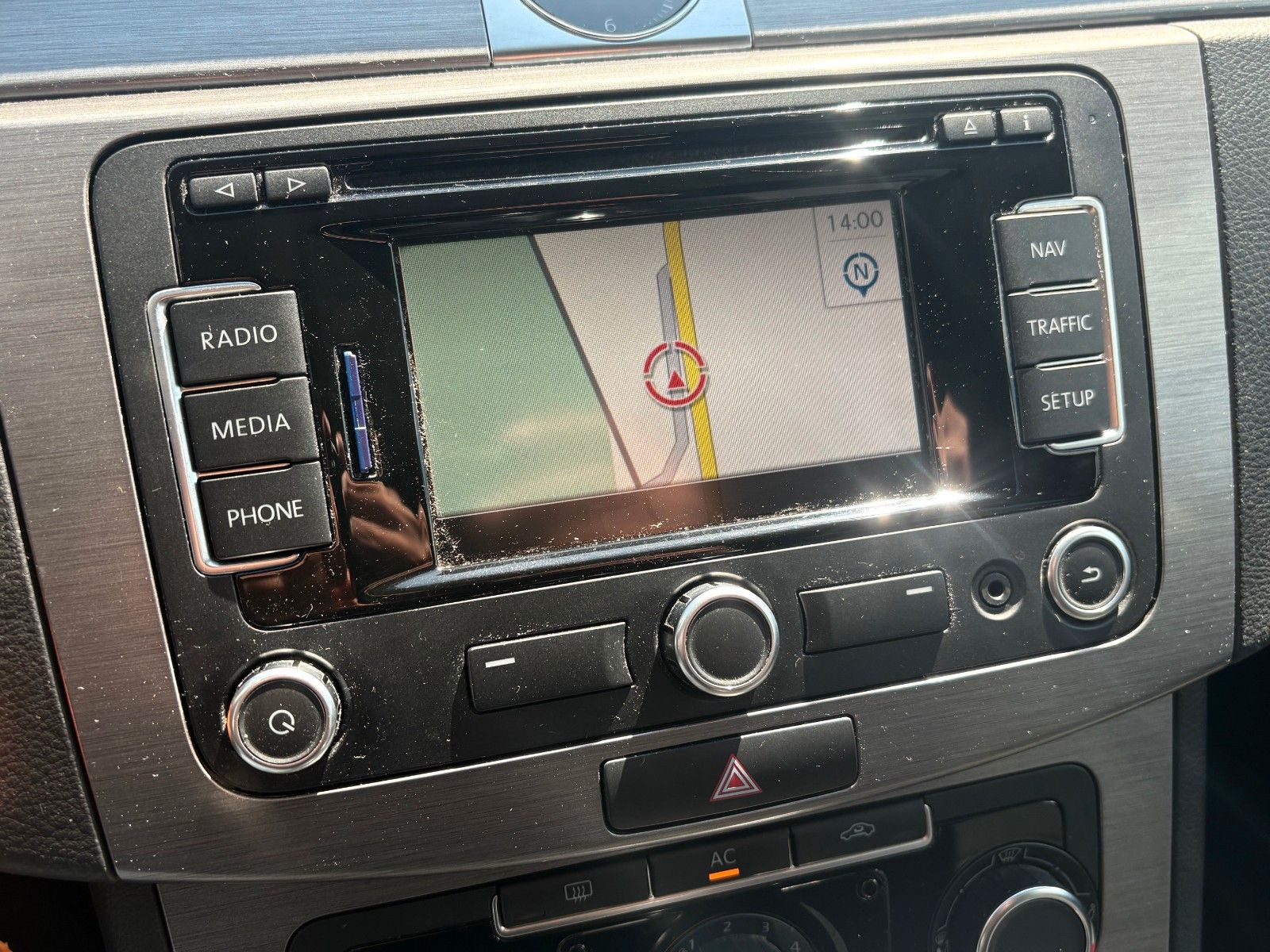 Fahrzeugabbildung Volkswagen Passat Variant 1.4 TSI Comfortline Navi PDC 2.HD