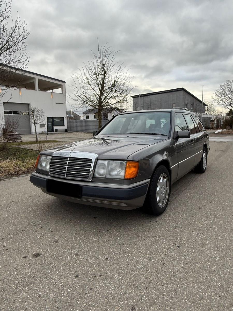 Mercedes-Benz E 230