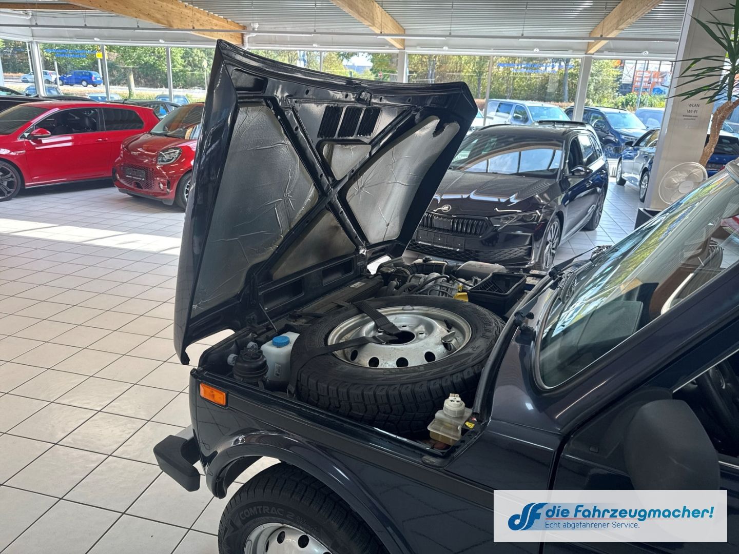 Fahrzeugabbildung Lada Taiga 4x4 GA Privacyverglasung teilb.Rücksb eFH