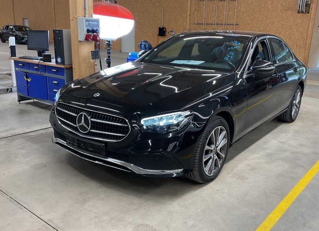 Image of Mercedes-Benz E 300