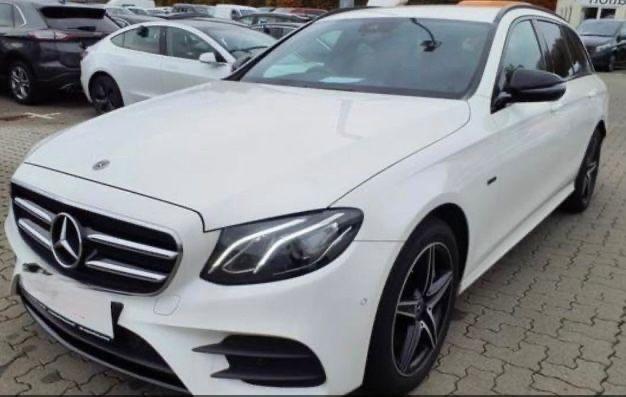 Mercedes-Benz E 300 de 01/2020 *AMG PAKET*AHK*LED*TÜV 2027*18"