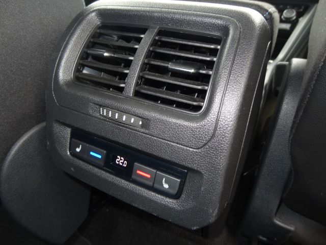 Fahrzeugabbildung Volkswagen Touran IQ.DRIVE/DSG/AHK/7-Sitzer/41.500Km/Kamera