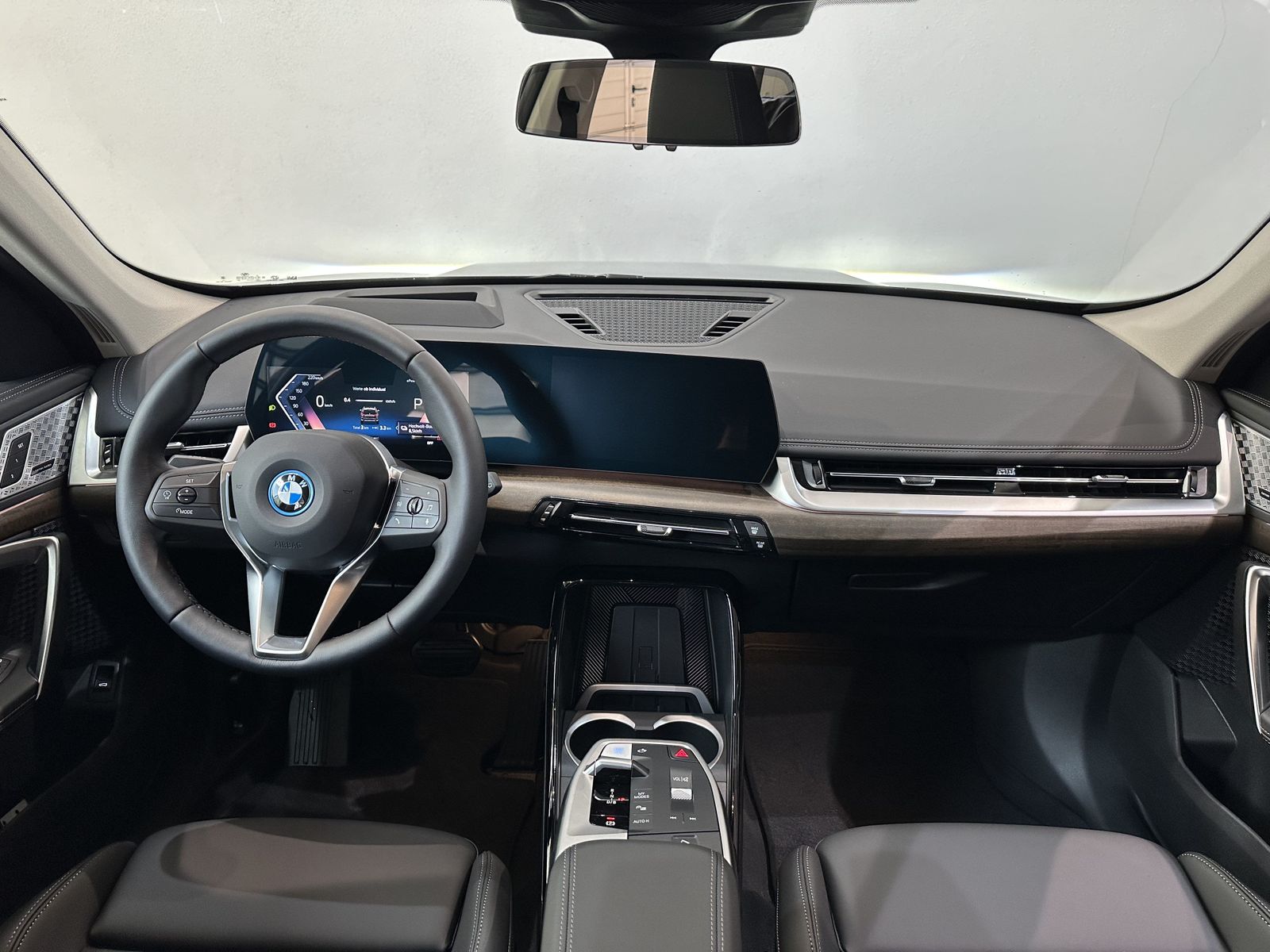 Fahrzeugabbildung BMW iX1 xDrive30 Komfortzugang, xLine, AHK Head-Up