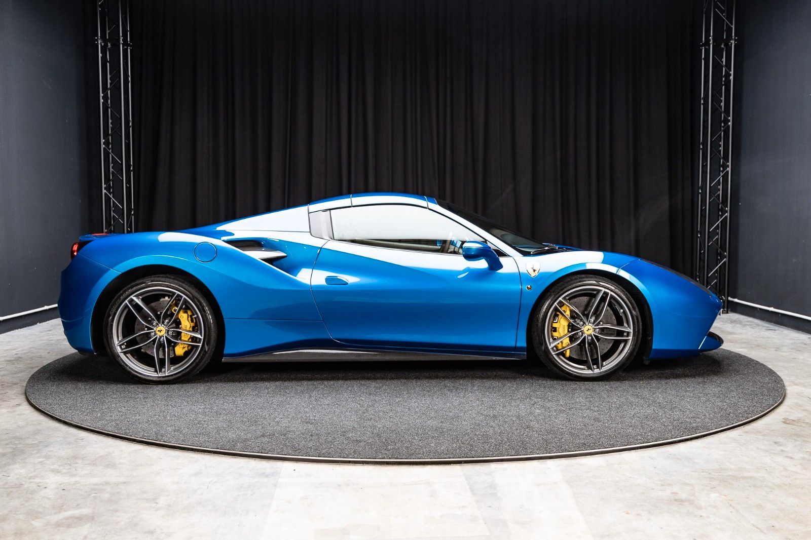 Fahrzeugabbildung Ferrari 488 Spider + Carbon + Daytona + Liftsystem
