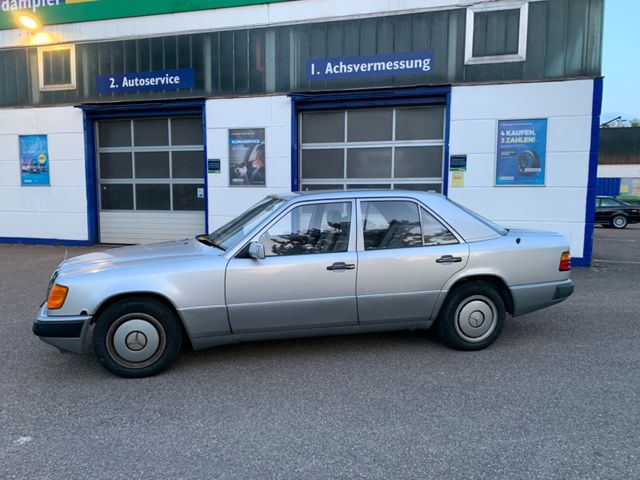 Mercedes-Benz 200 E