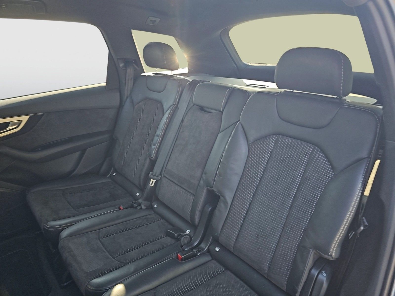 Fahrzeugabbildung Audi Q7 50  S-Line TDI quattro LED LUFT STHG VC HUD A