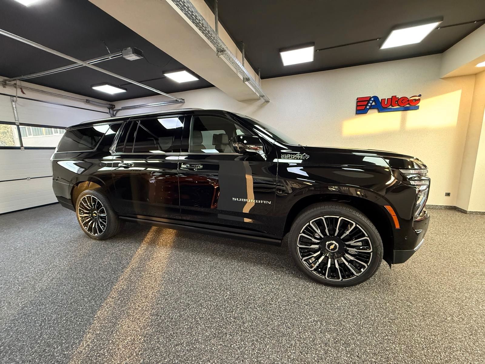 Fahrzeugabbildung Chevrolet 2026 SUBURBAN HIGH COUNTRY 24"-PANORAMA