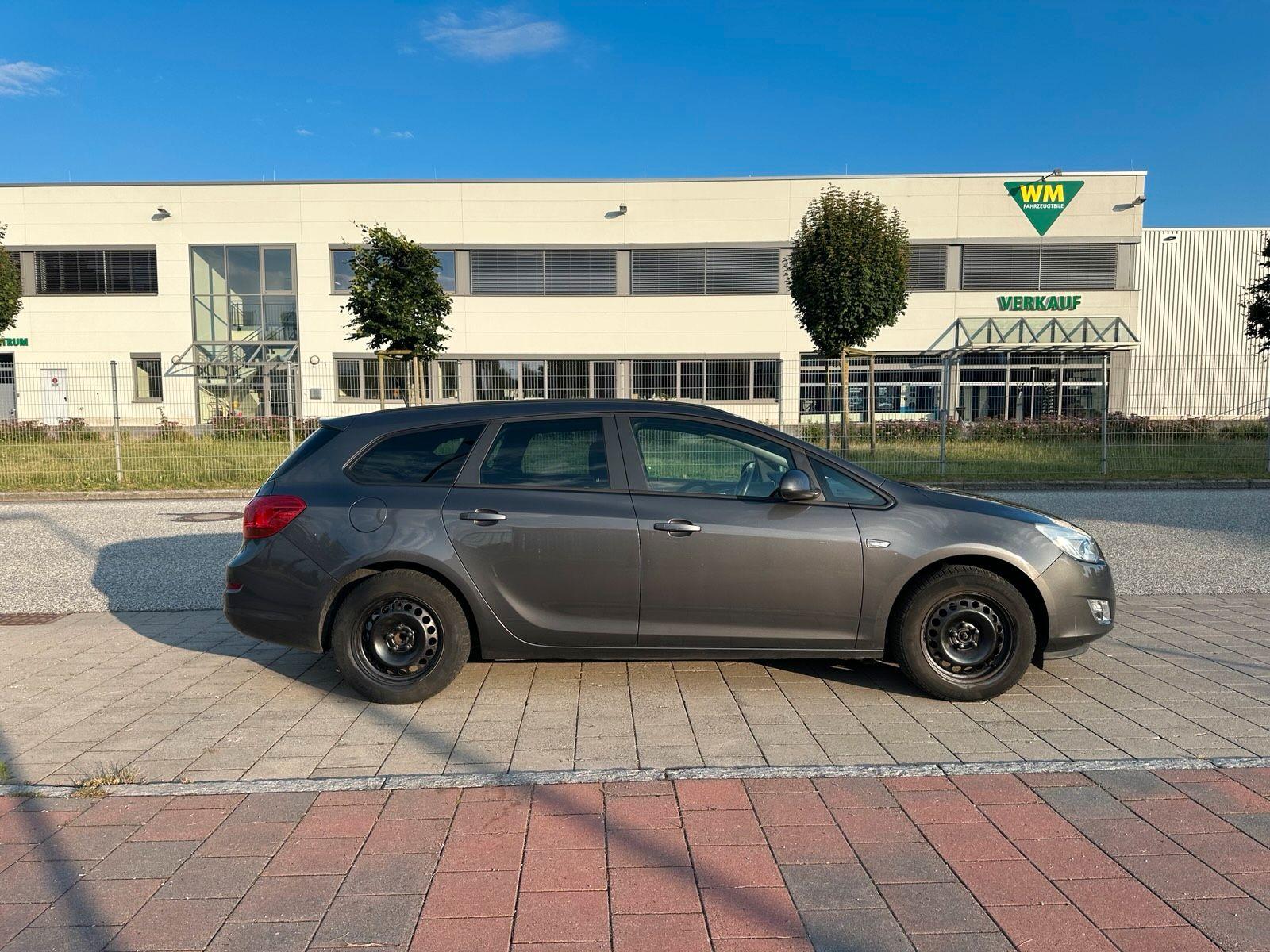 Opel Astra 2012 — photo 6