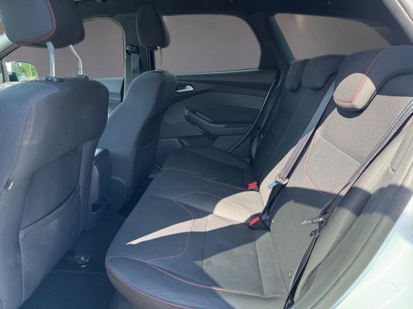 Fahrzeugabbildung Ford Focus Turnier ST-Line Sportpaket Navi Mehrzonenk