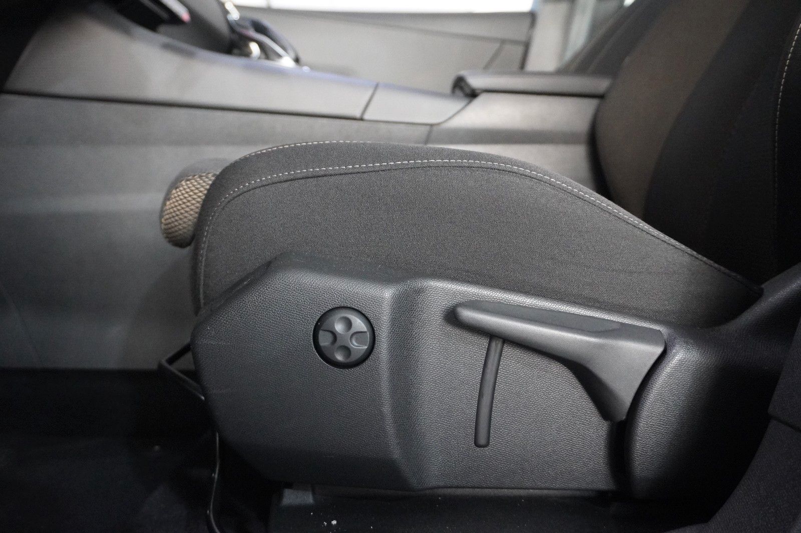 Fahrzeugabbildung DS Automobiles DS7 (Crossback) 1.5D BASTILLE+ NAVI/LED/360°/DAB