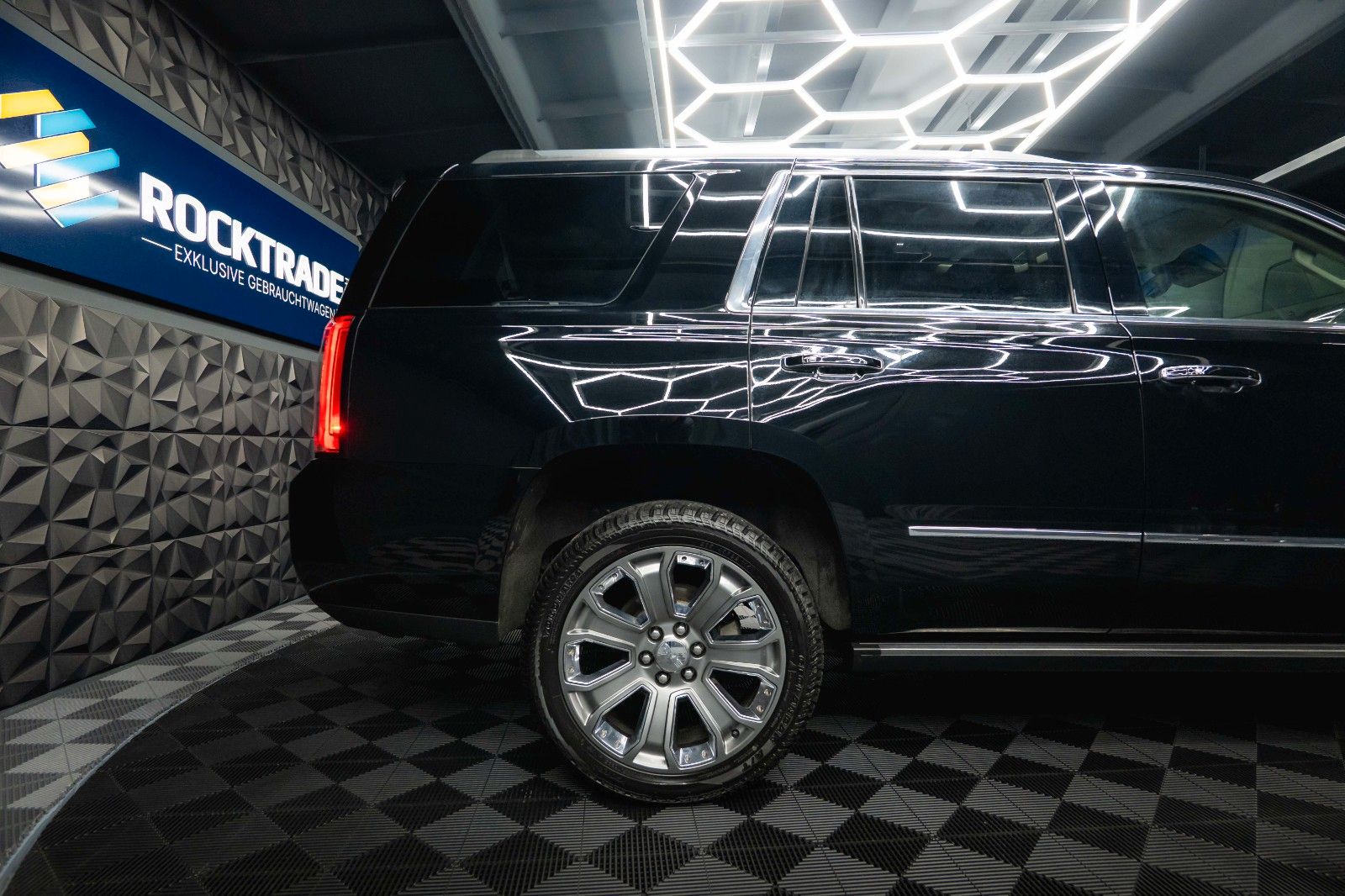 Fahrzeugabbildung GMC Yukon 6.2 V8 DENALI 4x4 LED *Unfallfrei*TV*ACC*