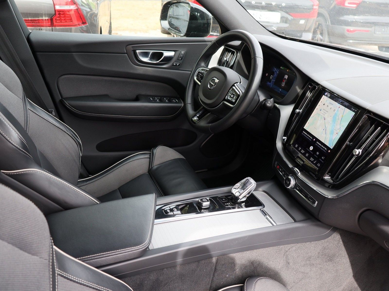 Volvo XC60 B4 Diesel Plus Dark AWD Aut. Navi*PDC*LED imagem 3