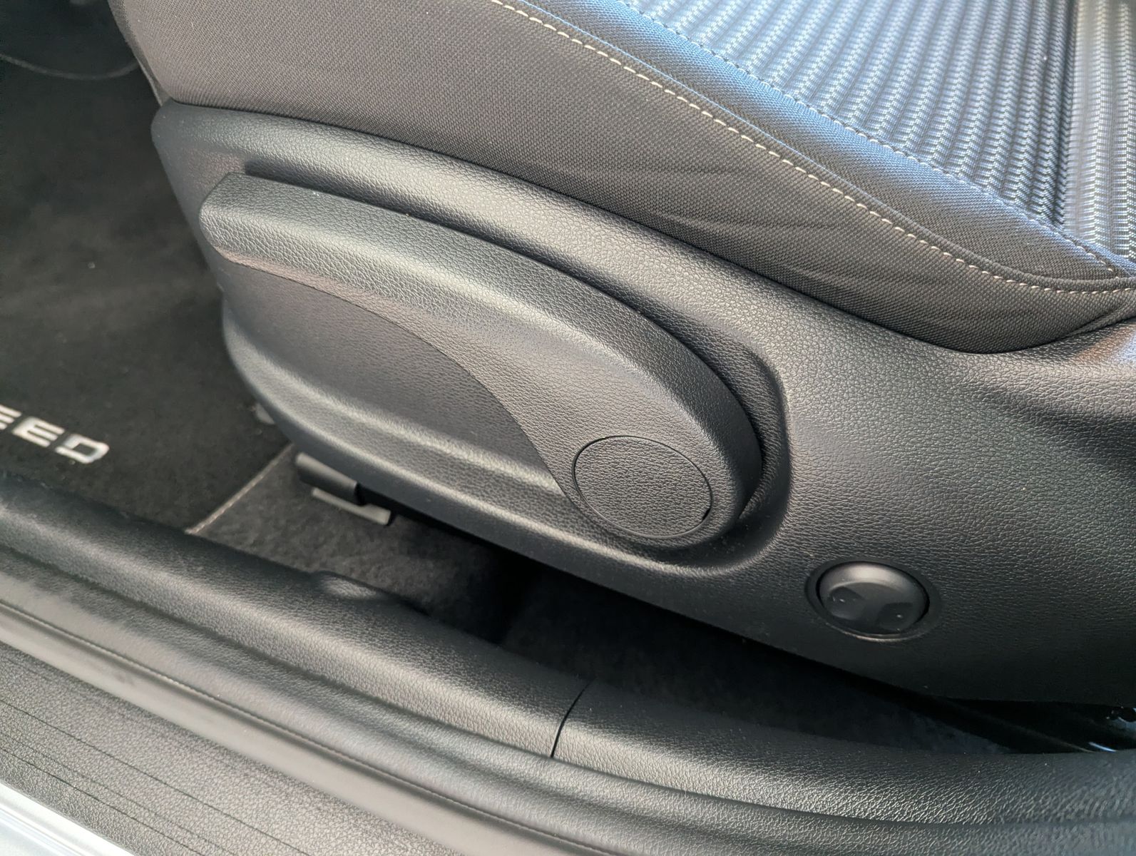 Fahrzeugabbildung Kia cee'd / Ceed 1.5 Spirit Limo JBL ACC Kamera 7J-G