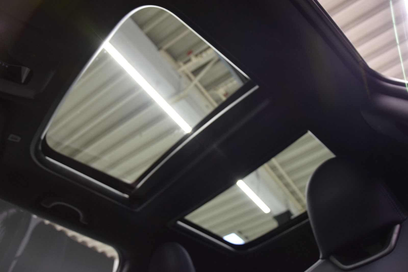 Fahrzeugabbildung MINI Cooper C Favoured Trim Paket-L Pano h/k HuD