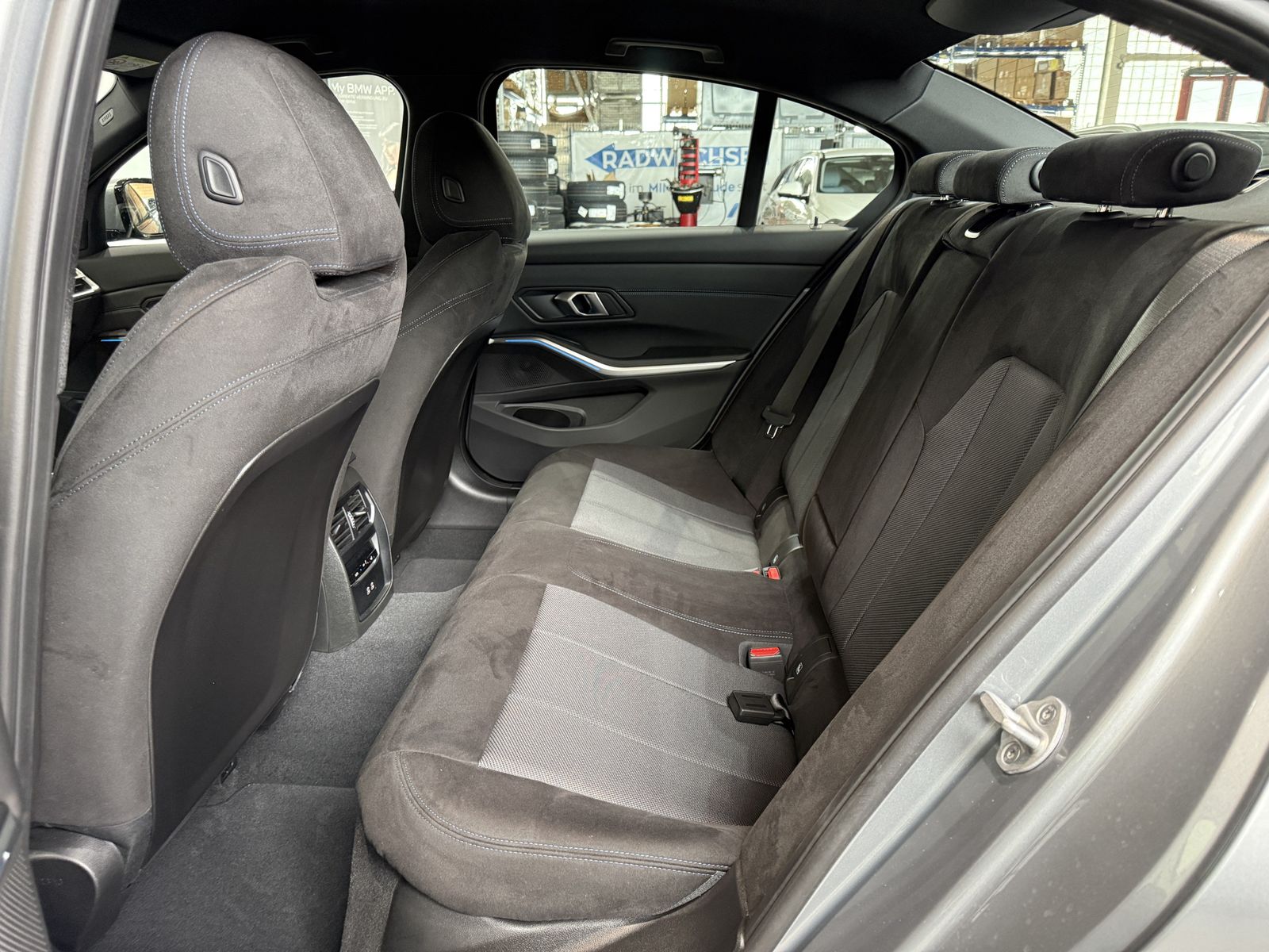 Fahrzeugabbildung BMW 330d xDrive |M Sportpaket |AHK |Driving Assistan